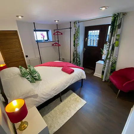 2 Bedroom - Garden Apartment, With Parking
